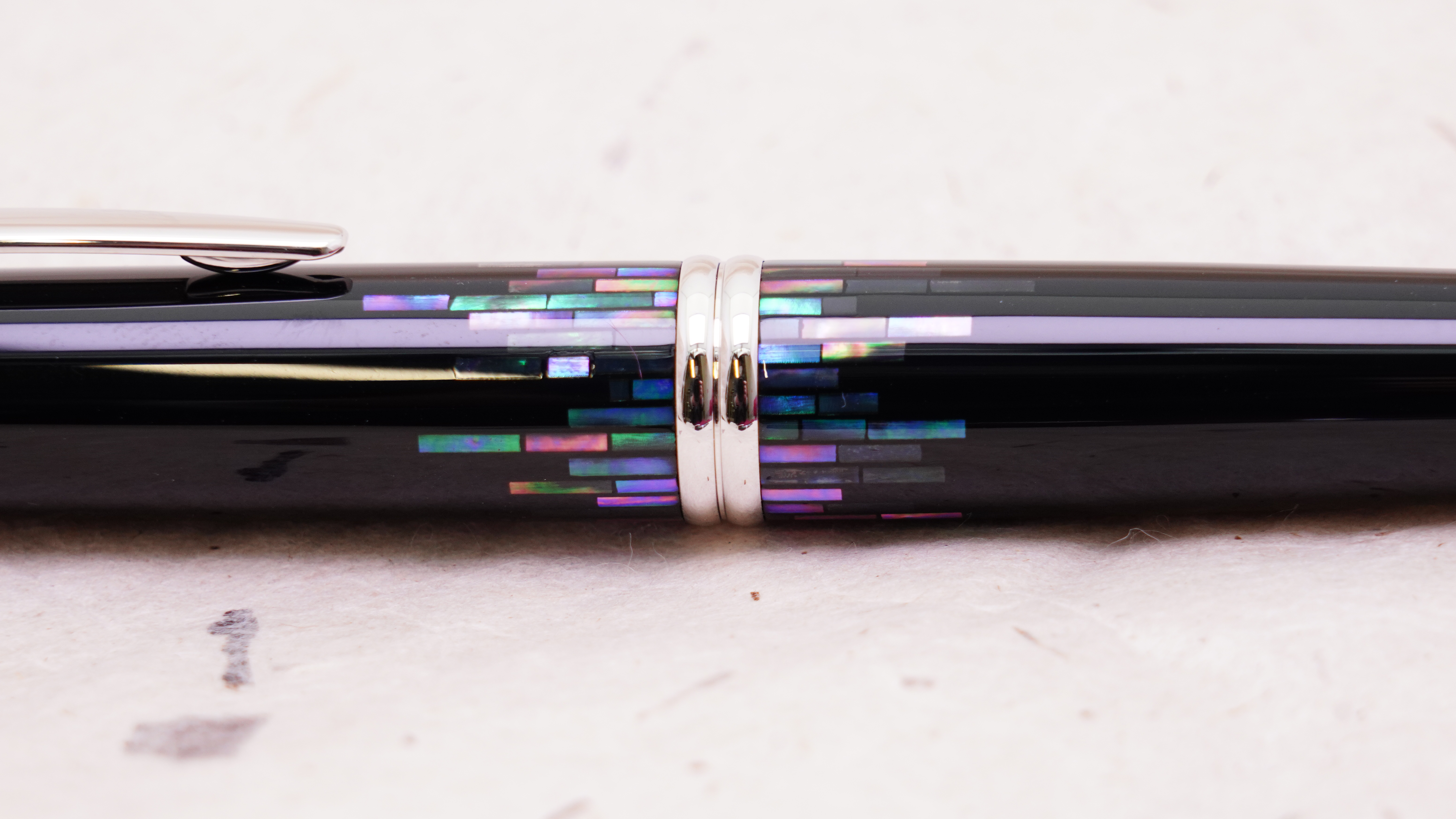 新品)PILOT パイロット 万年筆 キャップレス 螺鈿 ストライプ（商品ID