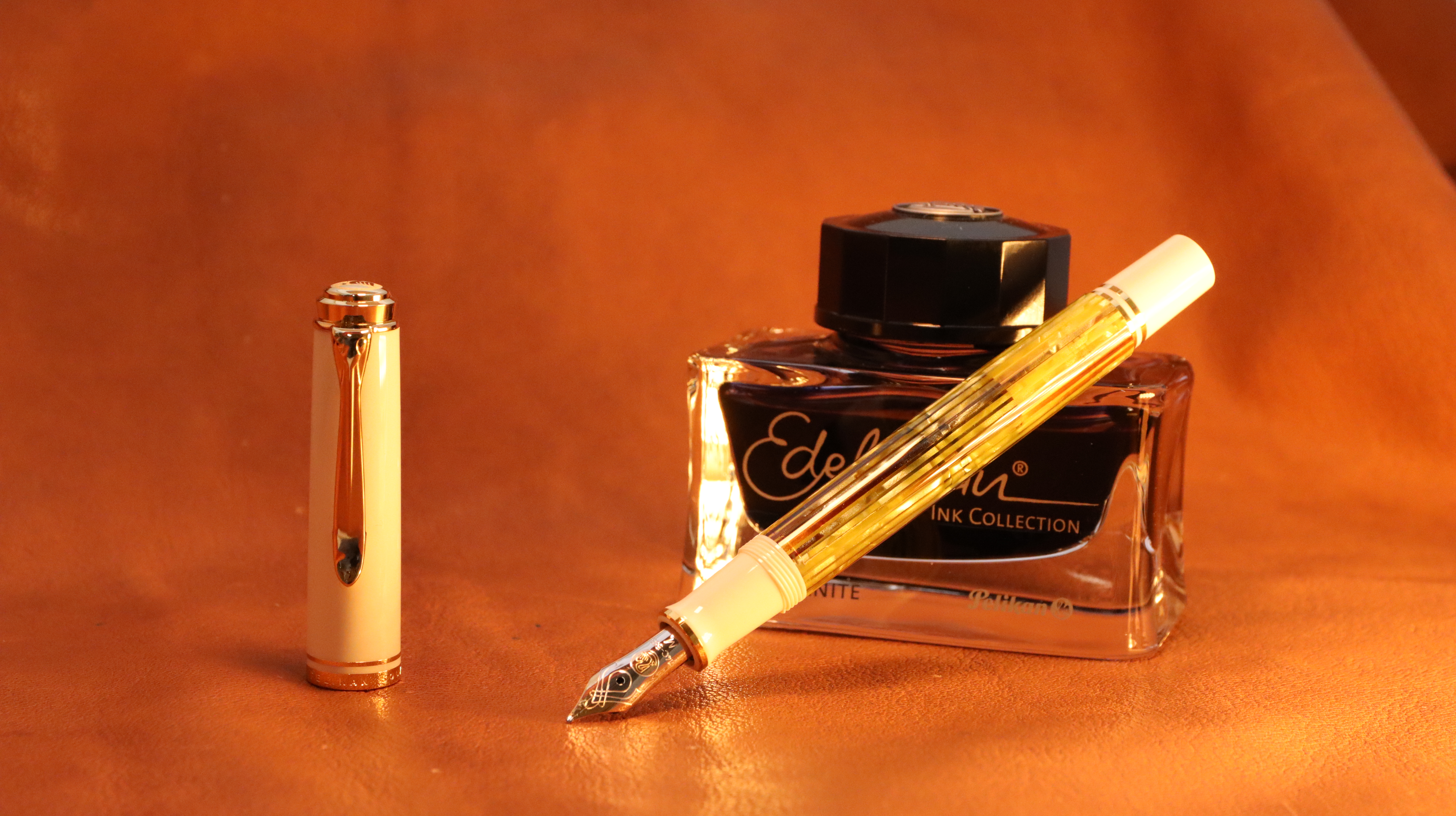 Pelikan 万年筆とインクセット ホワイトトータス スーベレーン M400 新品)Pelikan ペリカン 万年筆 スーベレーン M400 ホワイト