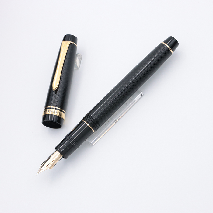パイロット ジャスタス95 14k ネットブラック 中細字 万年筆 万年筆 ジャスタス95 ネットブラック | 伊東屋オンラインストア