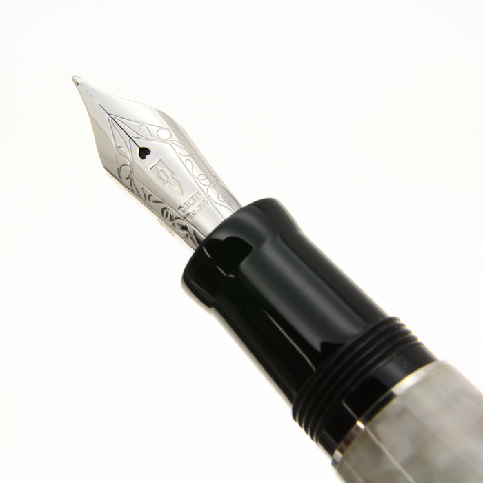 DELTA デルタ オールドナポリ ホワイト 万年筆　B-nib 詳細ページ | 万年筆 ボールペンなど高級筆記具の販売・買取