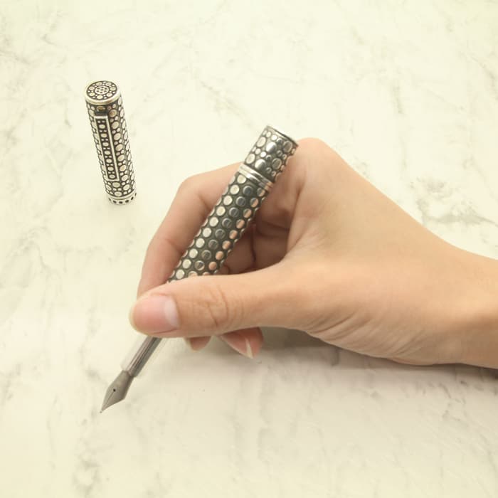 クローネ　万年筆 詳細ページ | 万年筆 ボールペンなど高級筆記具の販売・買取