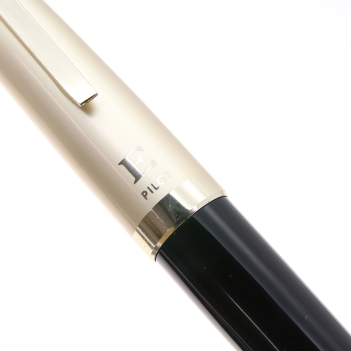 64732 PILOT E-300 万年筆 MANIFOLD ペン先14K-585 無地 黒 - PILOT E