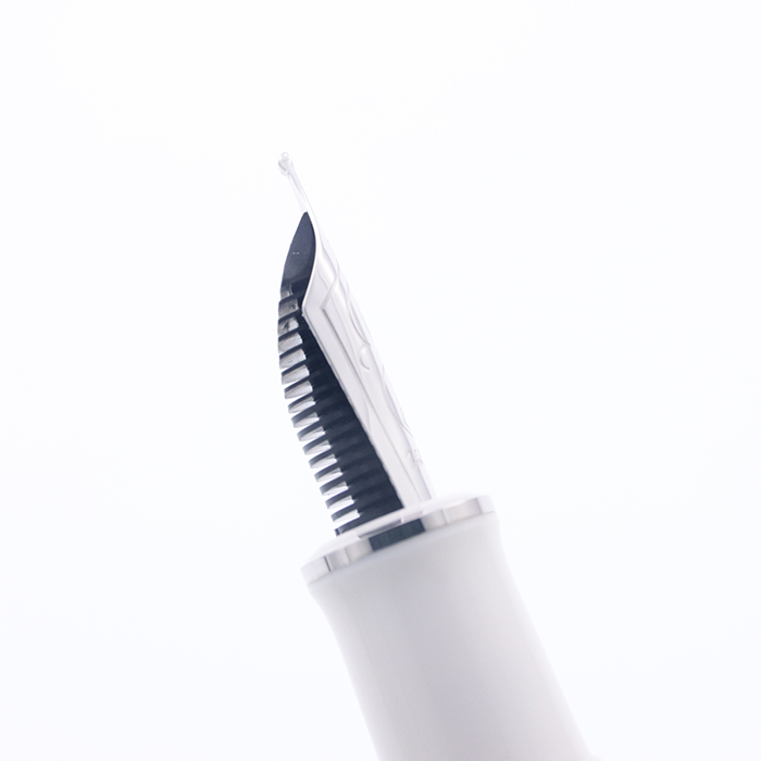 Pelikan M605 ホワイトストライプB（太字）