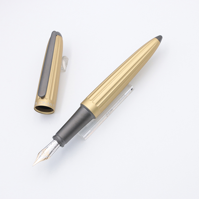 新品)DIPLOMAT ディプロマット 万年筆 アエロ シャンパン 14K（商品ID