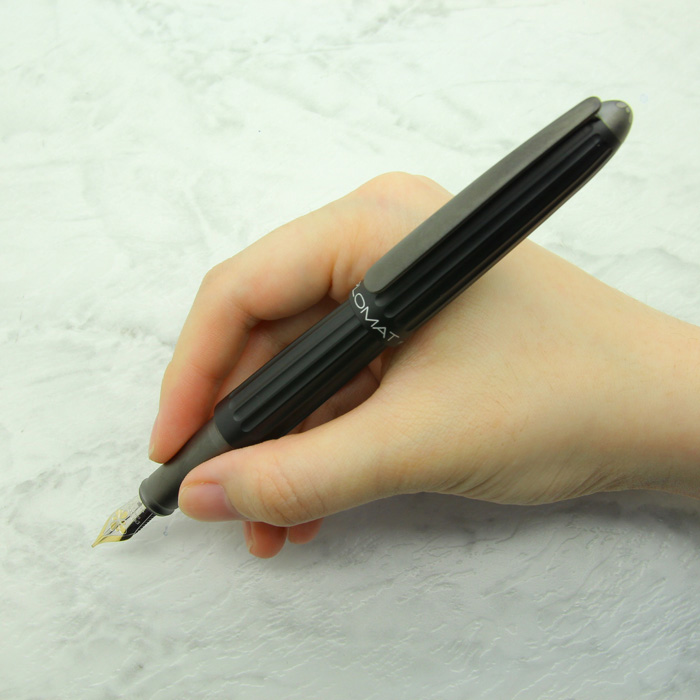 新品)DIPLOMAT ディプロマット 万年筆 アエロ ブラック 14K M（商品ID