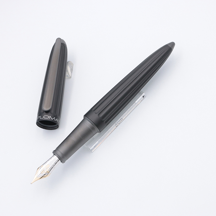 新品)DIPLOMAT ディプロマット 万年筆 アエロ ブラック 14K M（商品ID