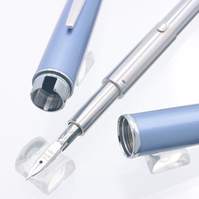 パイロット 万年筆 キャップレス・デシモ ライトブルー 硬めの極細字 詳細ページ | 万年筆 ボールペンなど高級筆記具の販売・買取