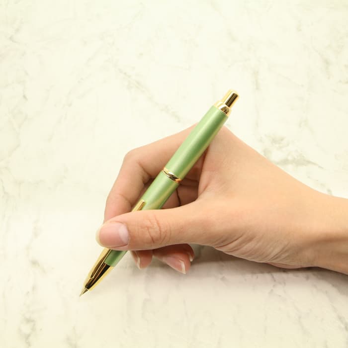 キャップレスデシモ メタリックソフトグリーン F（細字） 2019年 限定 詳細ページ | 万年筆 ボールペンなど高級筆記具の販売・買取