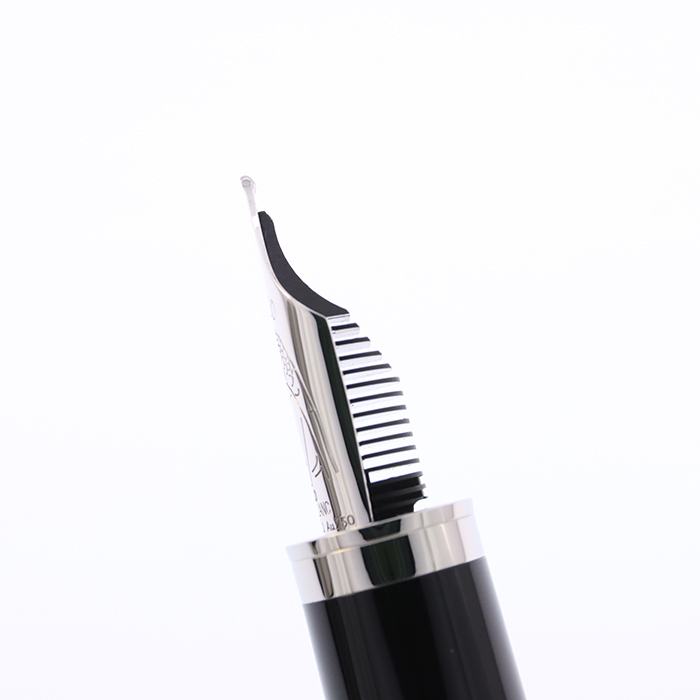 モンブラン　万年筆　作家シリーズ　ヴィクトル・ユーゴー　未使用品 中古)MONTBLANC モンブラン 万年筆 作家シリーズ2020 ヴィクトル