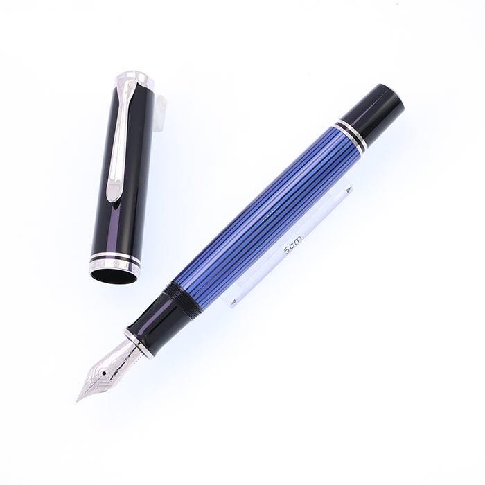 ペリカン万年筆 黒と青のストライプ デザイン