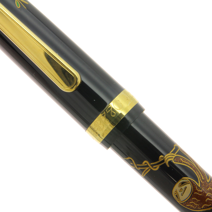 中国美術 本紫檀 刻 果実 清(K10) | 京都の骨董品買取店