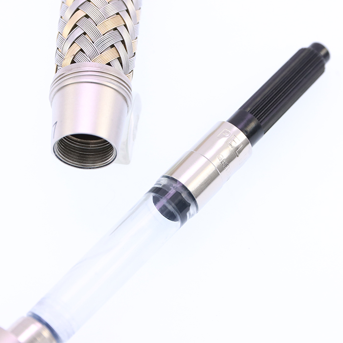 ポルシェデザイン PORSCHE DESIGN 万年筆 金銀メッシュ ポルシェデザイン PORSCHE DESIGN 万年筆 金銀メッシュ ポルシェ