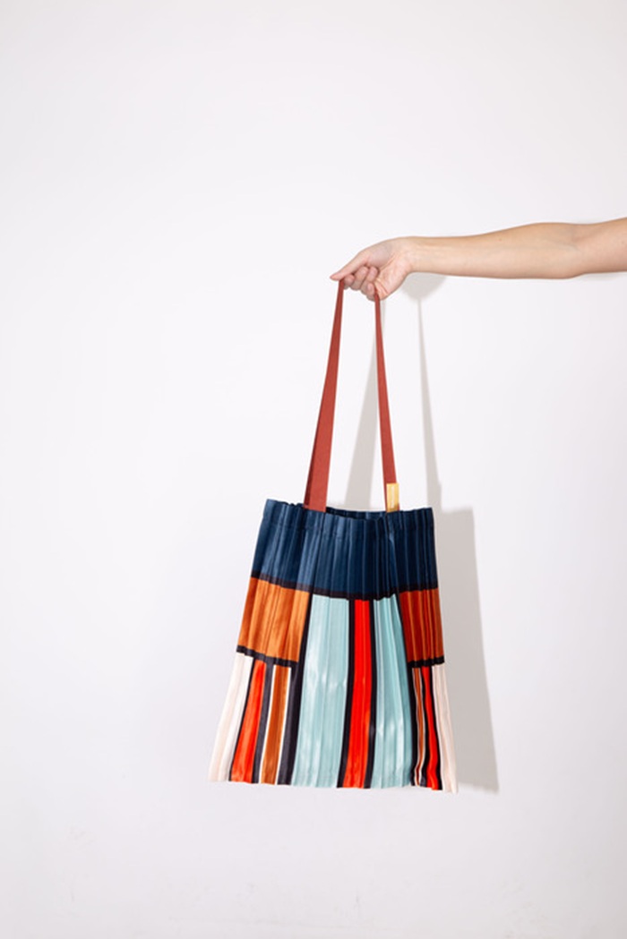 新品)MULTITUDES マルチチューズ トートバッグ PLEATED TOTE BAGS CHIA