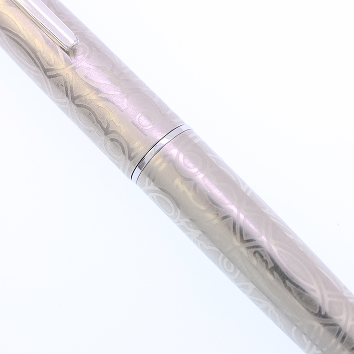 新品 廃盤 PLATINUM プラチナ 万年筆 18k ロング軸 唐草 シルバー 中古)PLATINUM プラチナ 万年筆 唐草柄 ステンレス 18K-WG/中字（商品