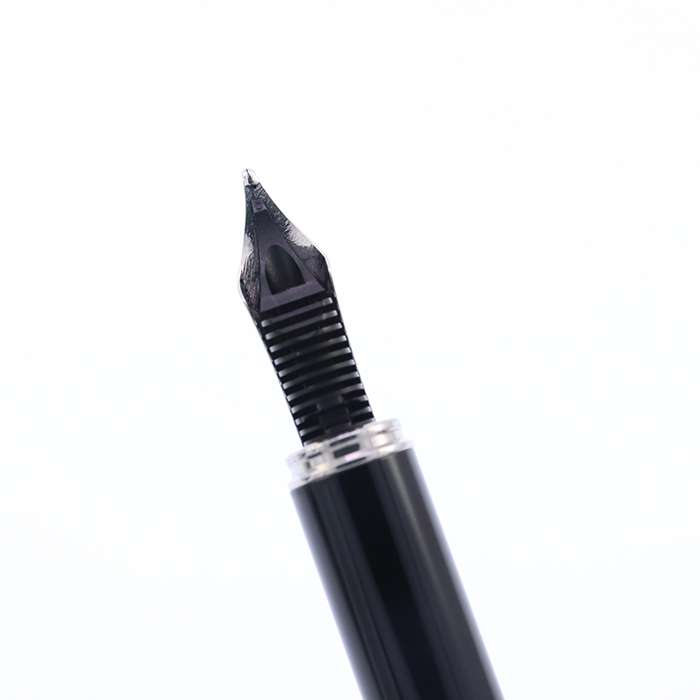 A.DUNHILL ダンヒル 万年筆 AD2000 ライン M　18k750 詳細ページ | 万年筆 ボールペンなど高級筆記具の販売・買取