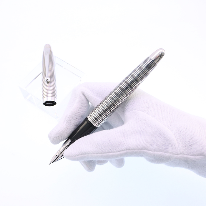 PILOT万年筆シルバーン格子のご紹介です。 スターリングシルバーの