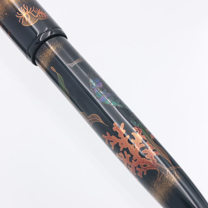 2167様感謝‼️JAPAN蒔絵鷹の羽家紋と蝶鳥花五段重二枚蓋と重ね盆二枚木箱入 詳細ページ | 万年筆 ボールペンなど高級筆記具の販売・買取