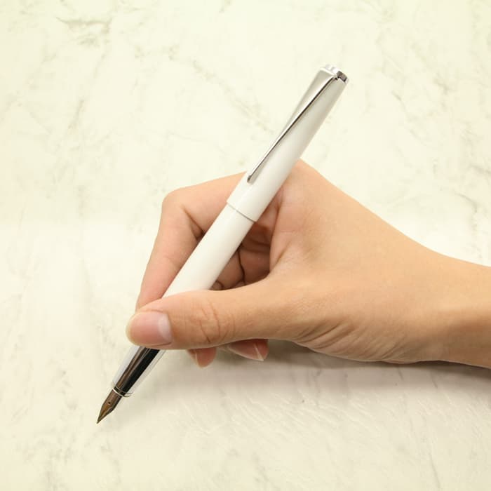 希少 LAMY studio L66 パールホワイト 万年筆 2007年限定 詳細ページ | 万年筆 ボールペンなど高級筆記具の販売・買取