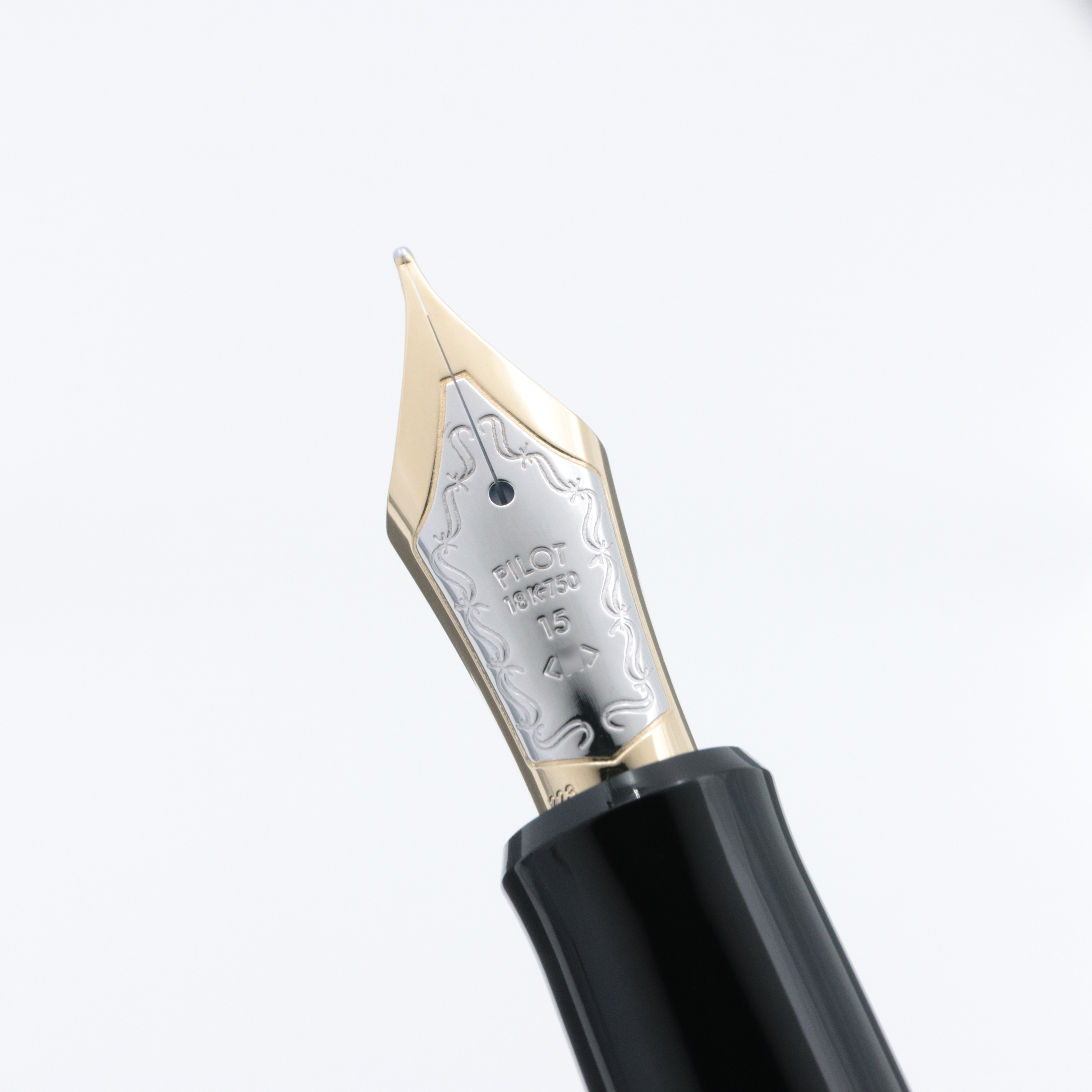 【未開封 超美品】パイロット「カスタム845」漆 万年筆 黒漆 中字（M） 楽天市場】【1/10は最大P5倍！】 パイロット 万年筆 カスタム845