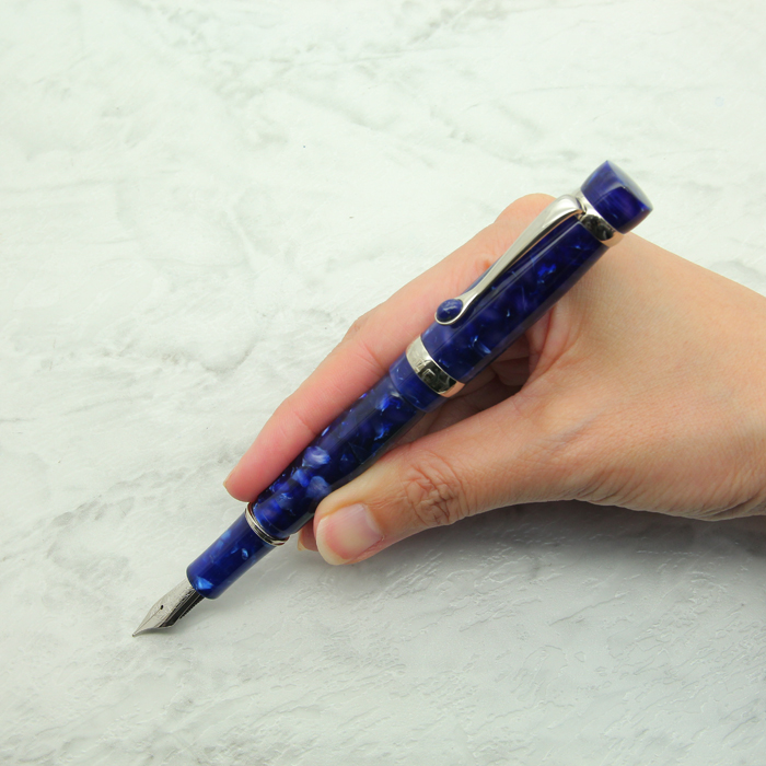 スティピュラ　Stipula イ・カストーニ ラピス　万年筆 Stipula スティピュラ 万年筆 イ・カストーニ ラピス M - YouTube