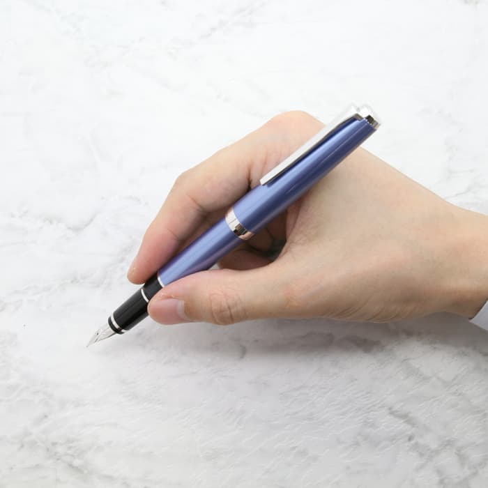 新品)PILOT パイロット 万年筆 エラボー ライトブルー (金属軸)（商品
