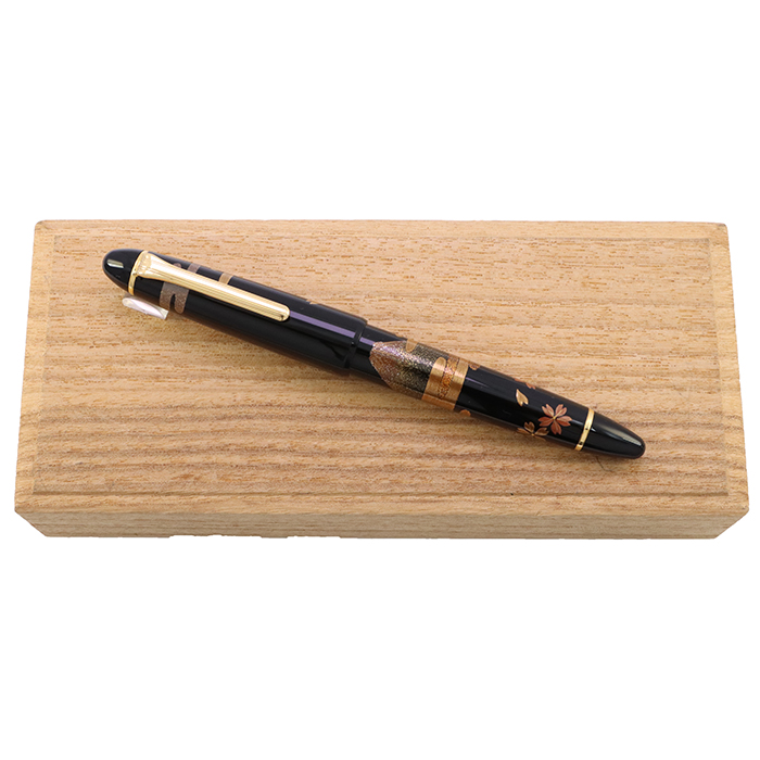 セーラー万年筆 蒔絵 プロフィット 21金 中字 万年筆 赤富士に鶴 新品未使用 SAILOR プロフィット 蒔絵万年筆（赤富士に鶴） ｜骨董品買取 緑和堂