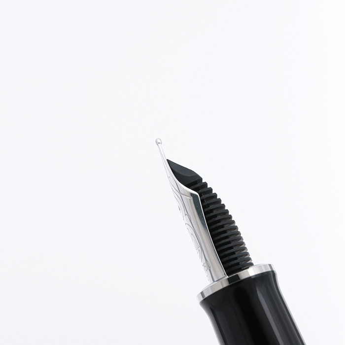 Pelikan 万年筆 ストライプデザイン 黒　m815 Pelikan ペリカン 万年筆 特別生産品 創業180周年モデル