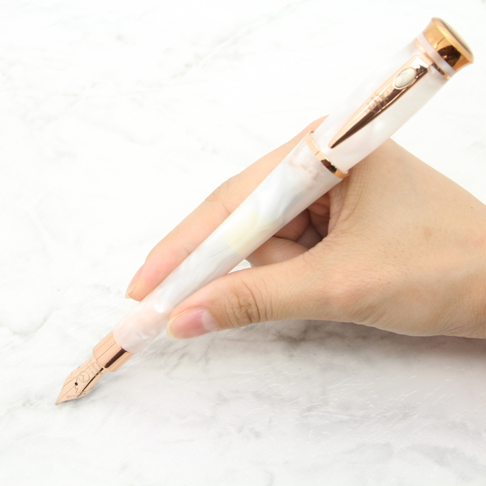 モンテベルデ　万年筆　ウォルト・ ディズニー・シグニチャー・コレクション　箱付き モンテベルデ 万年筆 ウォルト・ディズニー シグネチャー