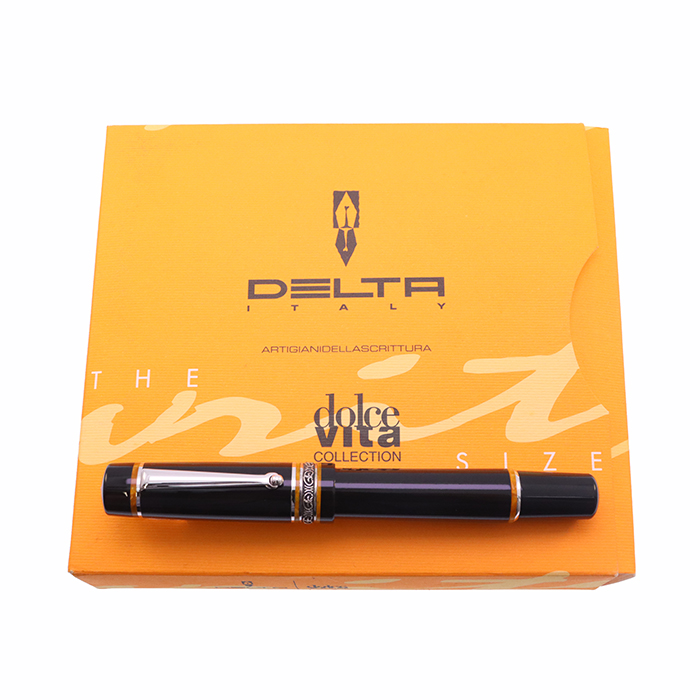 デルタ Delta ソワレ 万年筆 新品 未使用品 激レア 中古)DELTA デルタ 万年筆 ドルチェビータ ミディアム オリジナル