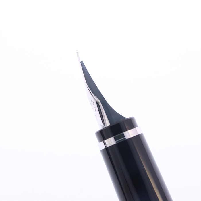 中古)PILOT パイロット 万年筆 エラボー ブラック 軟極細字 (樹脂軸