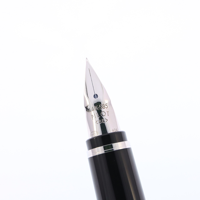 中古)PILOT パイロット 万年筆 エラボー ブラック 軟極細字 (樹脂軸