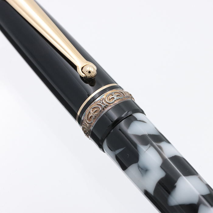 も*か様 DELTA デルタ ボールペン ビアンカ・エ・ネッラ専門店査定済み 中古)DELTA デルタ 万年筆 ビアンカ・エ・ネッラ EF（商品ID
