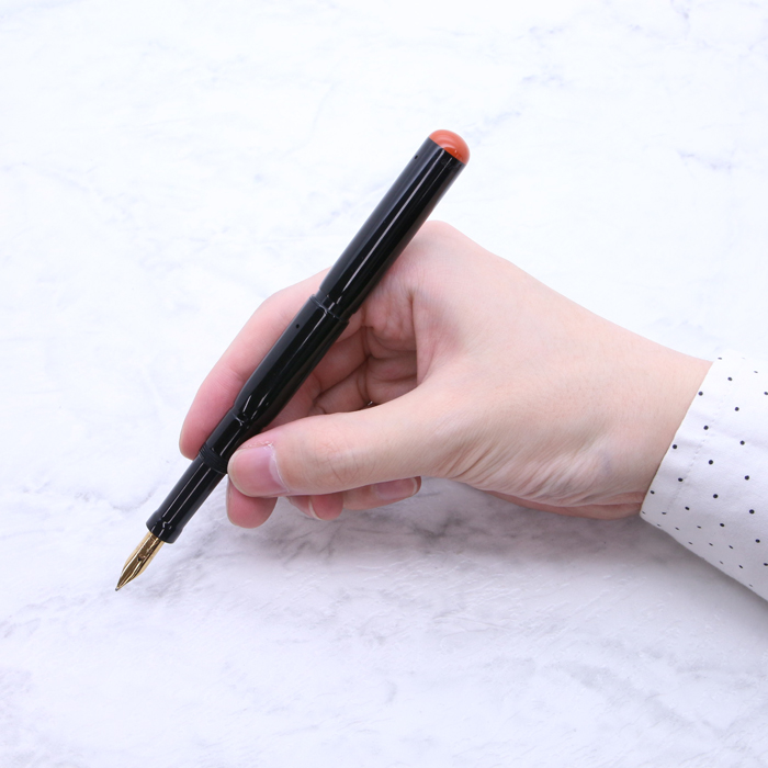 【新品未使用】 MONTBLANC 万年筆 ルージュ・エ・ノワール インク付 詳細ページ | 万年筆 ボールペンなど高級筆記具の販売・買取