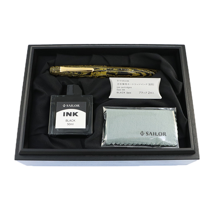 SAILOR セーラー 長刀研ぎ エボナイト 万年筆 猛虎 MF 中細 SAILOR セーラー万年筆 限定品 万年筆 長刀研ぎ エボナイト 猛虎