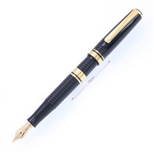 PLATINUM プラチナ 万年筆 #3776 ギャザード ブラック 中字 メイン