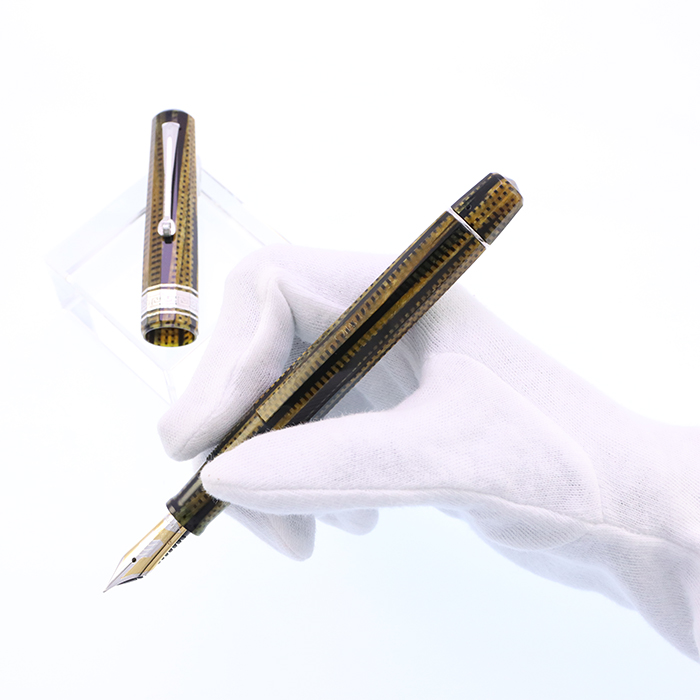 OMAS　MoMA型　万年筆 金色のリング付き OMAS MoMA型 万年筆 金色のリング付き 文房具・事務用品