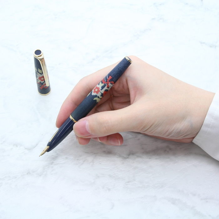 【断捨離】platinum 万年筆【美品】 在庫品】プラチナ万年筆 万年筆 美巧 近代蒔絵 桜吹雪 中字 PTL