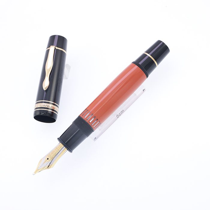 モンブラン　万年筆（軸色バーガンディ） モンブラン万年筆（軸色バーガンディ）