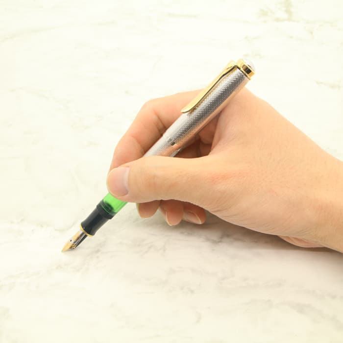 極美品▼PERIKAN ペリカン ヴィンテージ リミテッドエディション スピリット オブ ガウディ AG925 ペン先18K Mニブ 生誕150周年記念 万年筆 ブラック シルバー ドイツ製 メンズ 極美品▽PERIKAN ペリカン ヴィンテージ リミテッドエディション