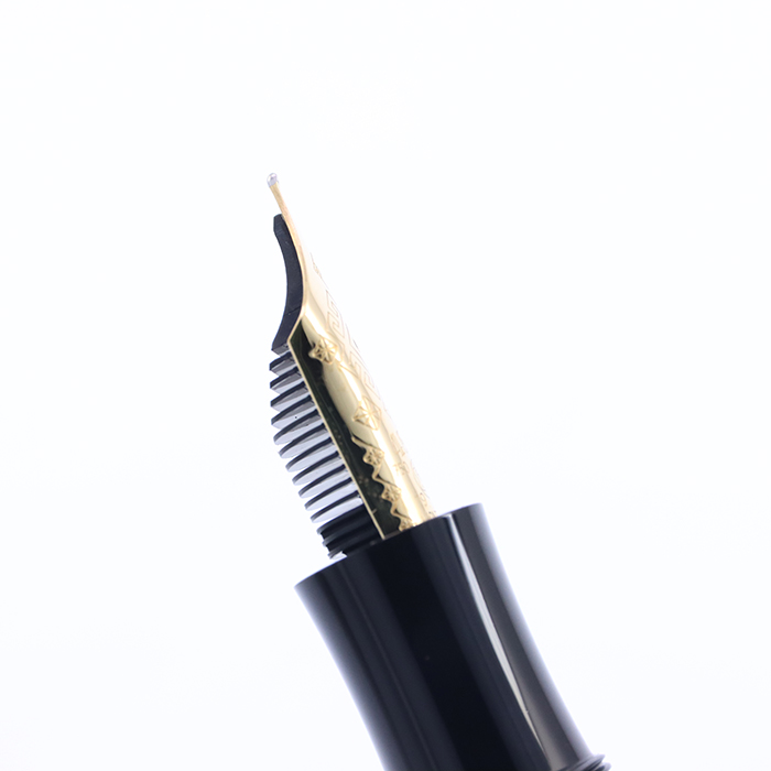 Montblanc 万年筆 2本まとめ 2億円の文房具？モンブランからダイヤモンドで埋め尽くされた万年筆が