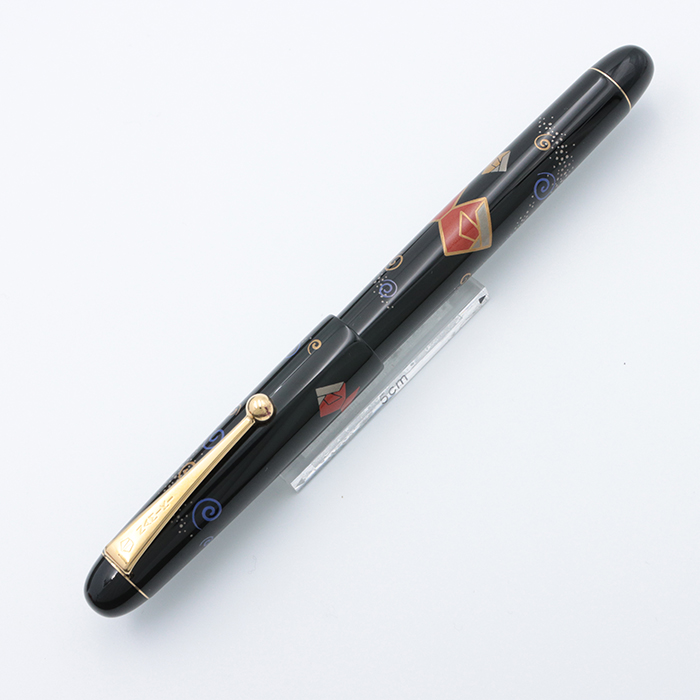 2167様感謝‼️JAPAN蒔絵鷹の羽家紋と蝶鳥花五段重二枚蓋と重ね盆二枚木箱入 詳細ページ | 万年筆 ボールペンなど高級筆記具の販売・買取